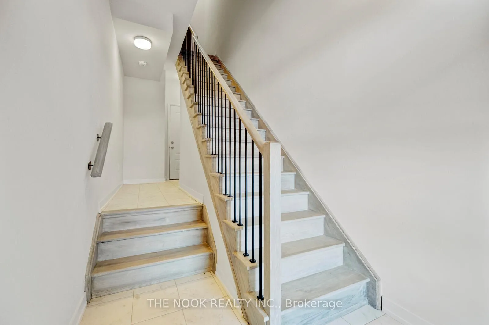 Photo 4 of Unit 108, 2550 Castlegate Crossings Drive, Pickering, Duffin Heights — HOMEH