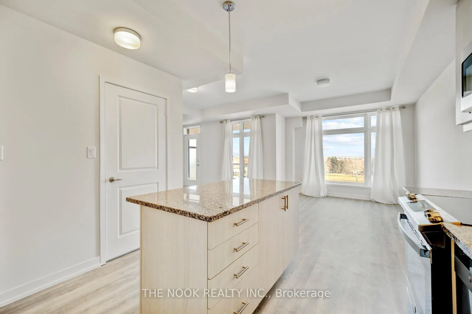 Photo 6 of Unit 108, 2550 Castlegate Crossings Drive, Pickering, Duffin Heights — HOMEH