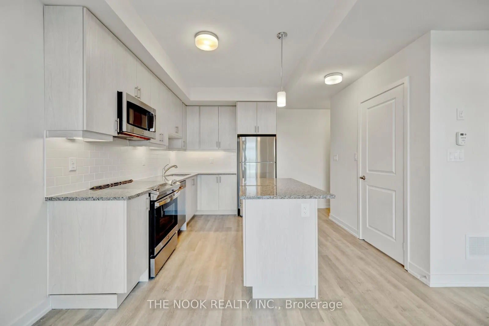 Photo 7 of Unit 108, 2550 Castlegate Crossings Drive, Pickering, Duffin Heights — HOMEH