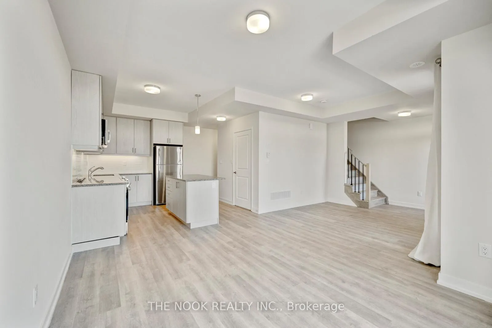 Photo 8 of Unit 108, 2550 Castlegate Crossings Drive, Pickering, Duffin Heights — HOMEH