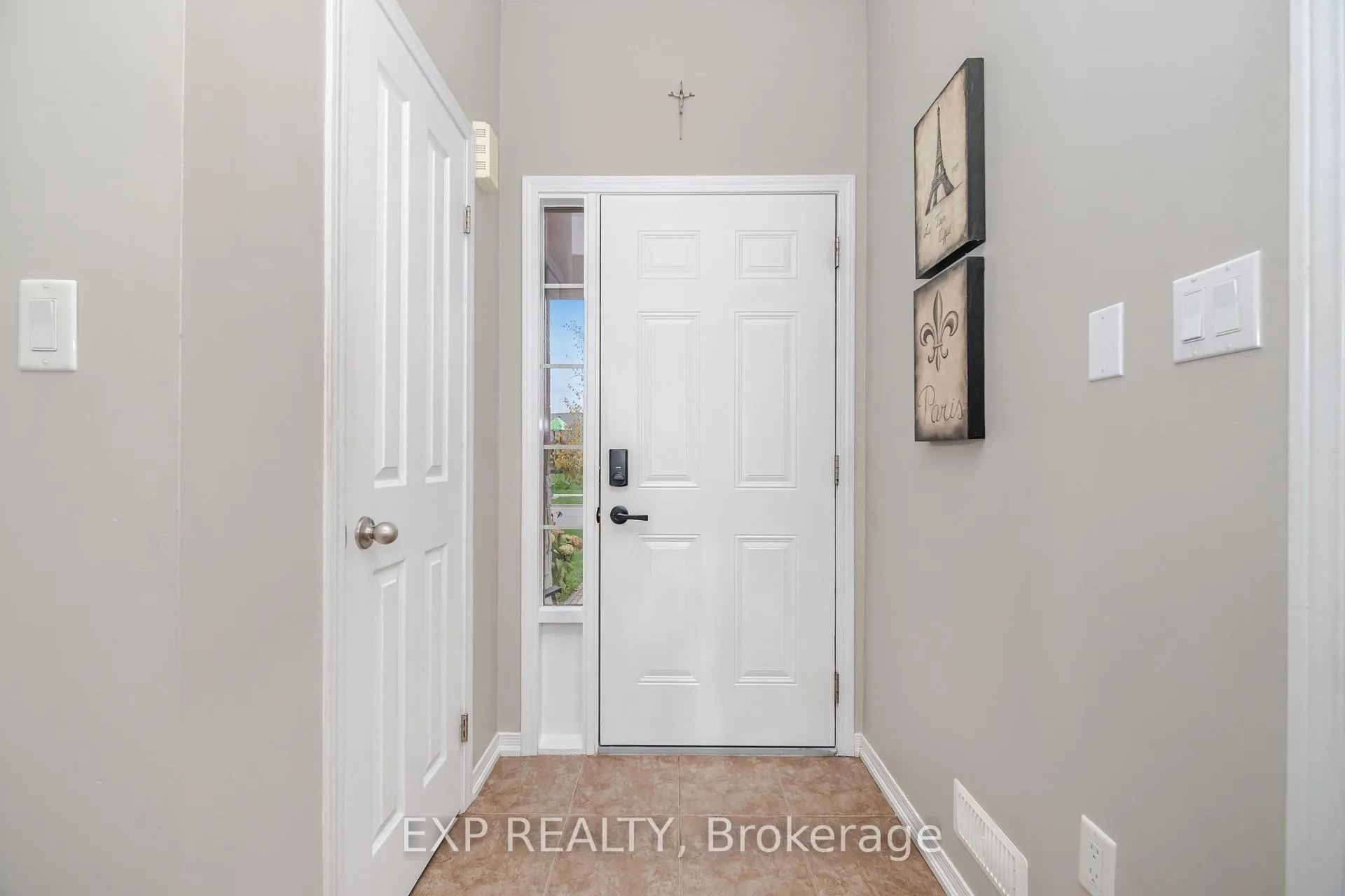 Photo 4 of 5091 Alyssa Drive, Lincoln, Beamsville — HOMEH