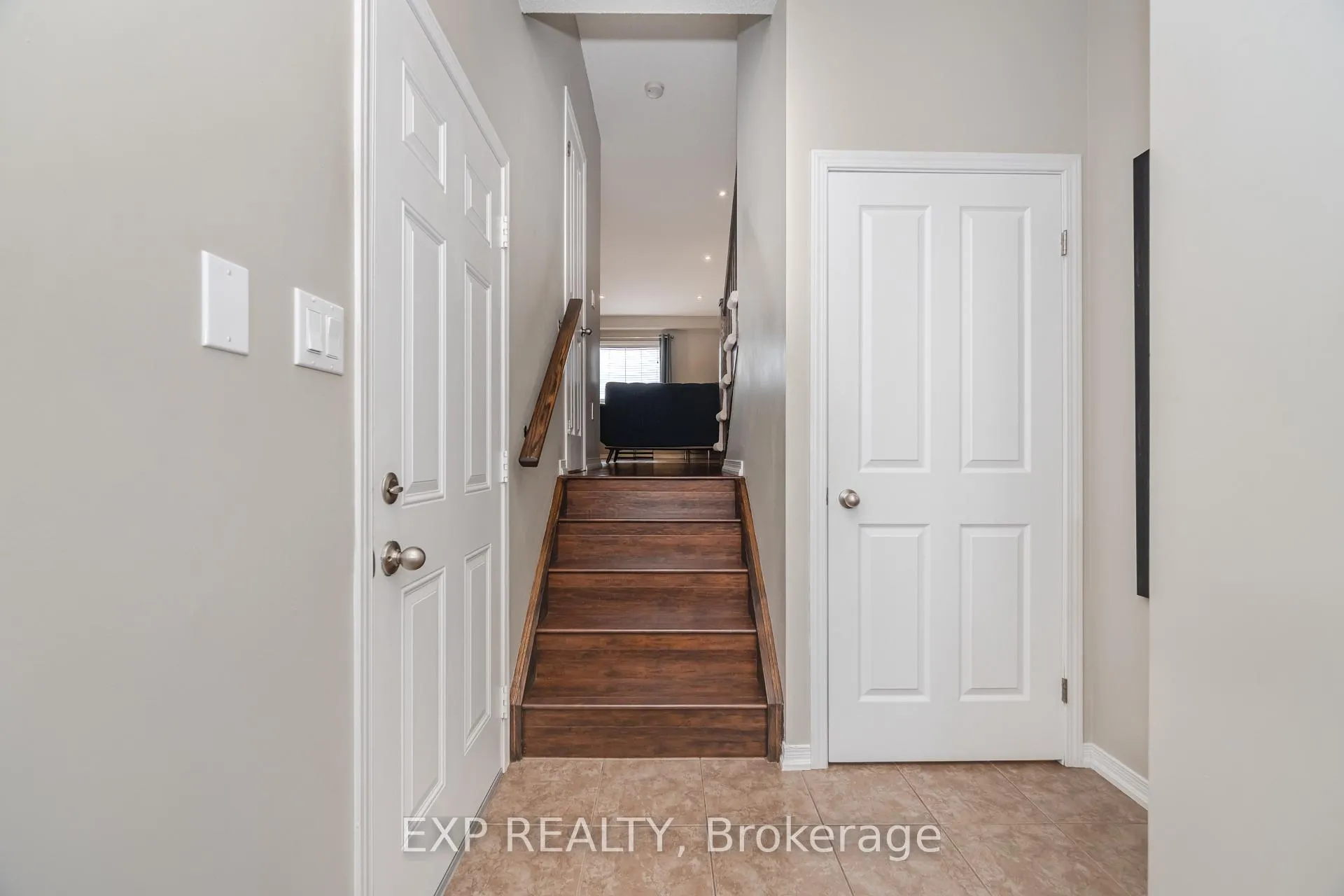 Photo 5 of 5091 Alyssa Drive, Lincoln, Beamsville — HOMEH