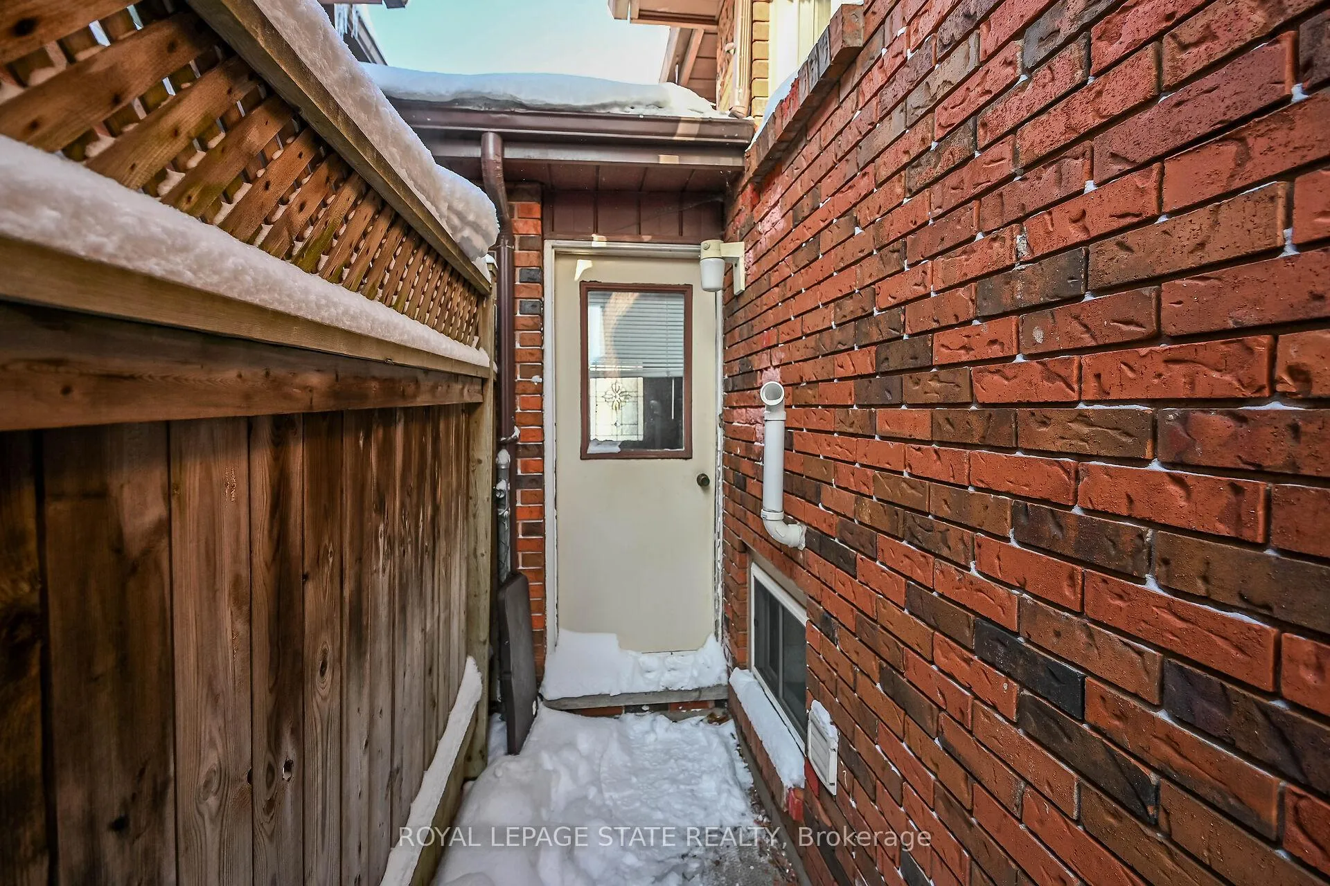 Photo 4 of 327 Eaglewood Drive, Hamilton, Eleanor — HOMEH