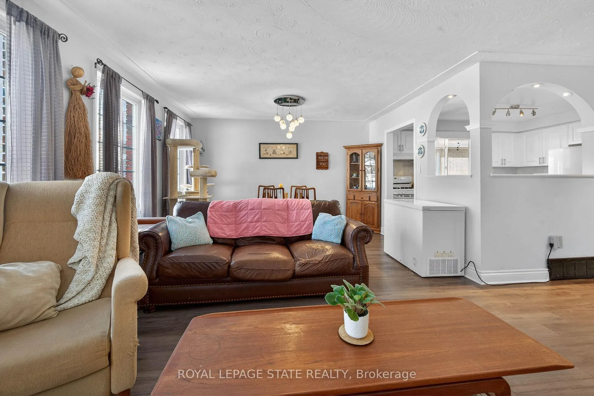 Photo 7 of 327 Eaglewood Drive, Hamilton, Eleanor — HOMEH