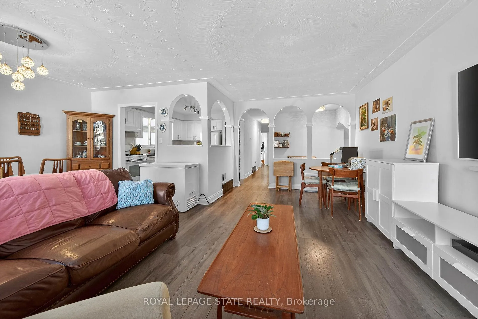 Photo 8 of 327 Eaglewood Drive, Hamilton, Eleanor — HOMEH