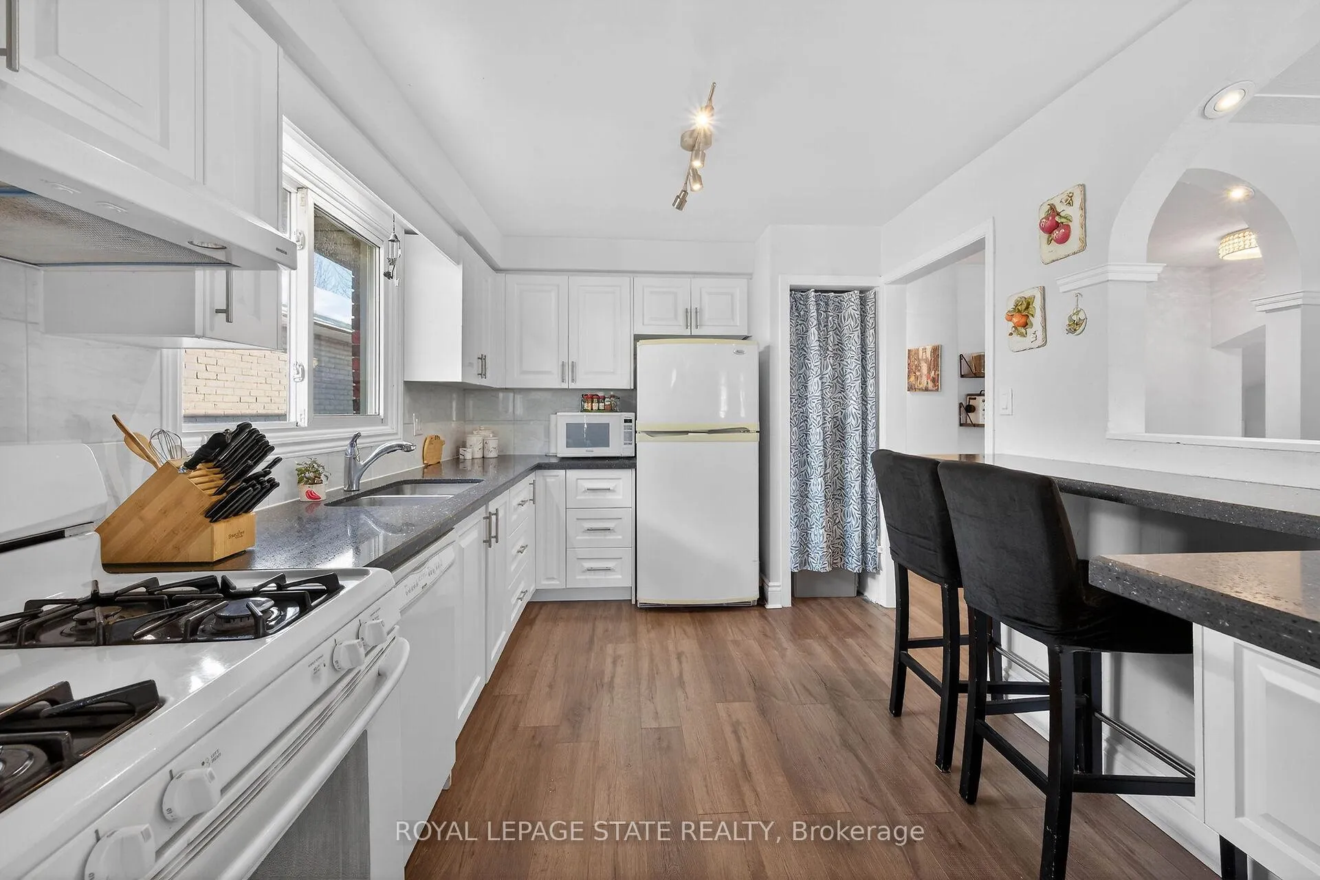 Photo 14 of 327 Eaglewood Drive, Hamilton, Eleanor — HOMEH