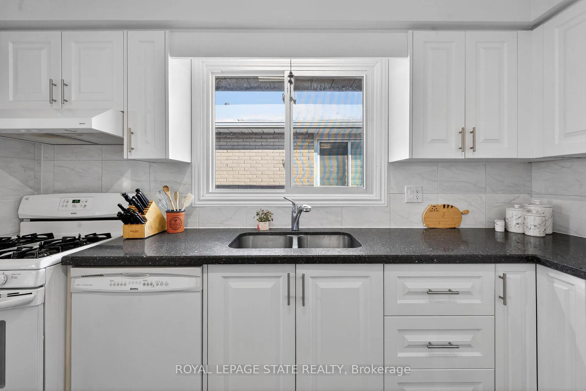 Photo 16 of 327 Eaglewood Drive, Hamilton, Eleanor — HOMEH