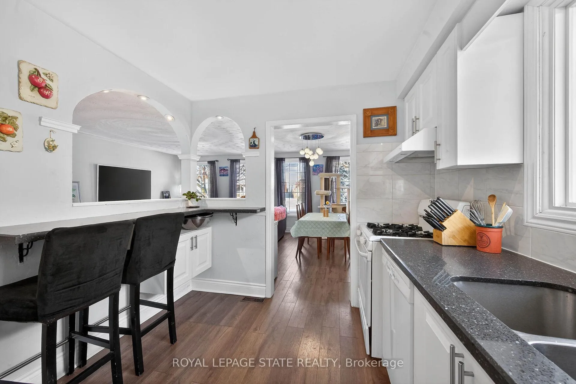 Photo 17 of 327 Eaglewood Drive, Hamilton, Eleanor — HOMEH
