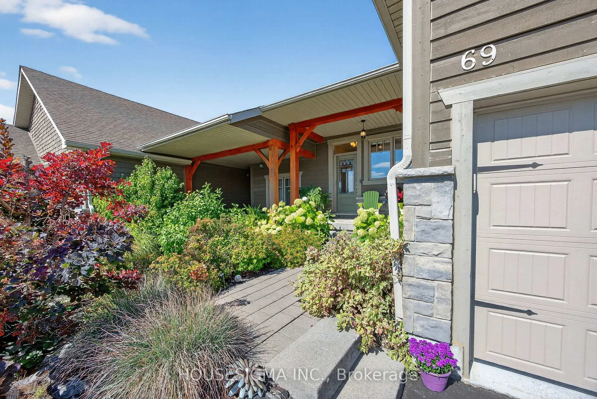 Photo 3 of 69 Landscape Drive, Oro-Medonte, Horseshoe Valley — HOMEH