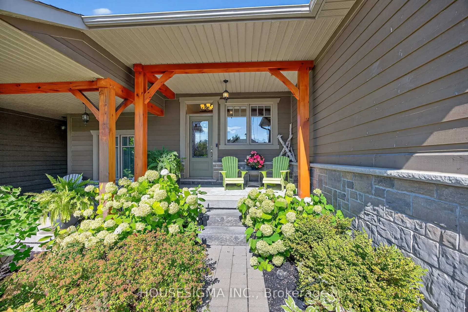 Photo 4 of 69 Landscape Drive, Oro-Medonte, Horseshoe Valley — HOMEH