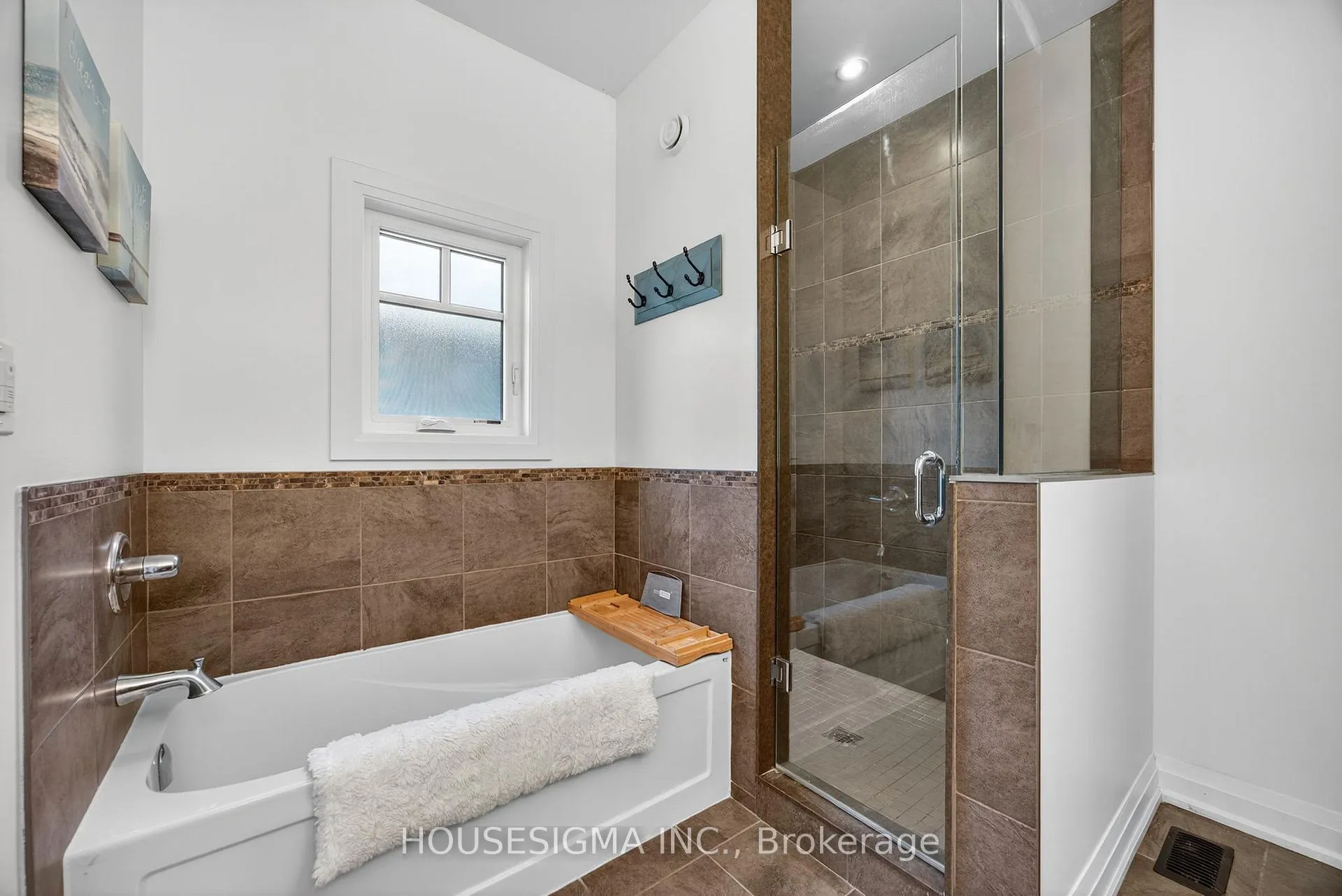 Photo 26 of 69 Landscape Drive, Oro-Medonte, Horseshoe Valley — HOMEH