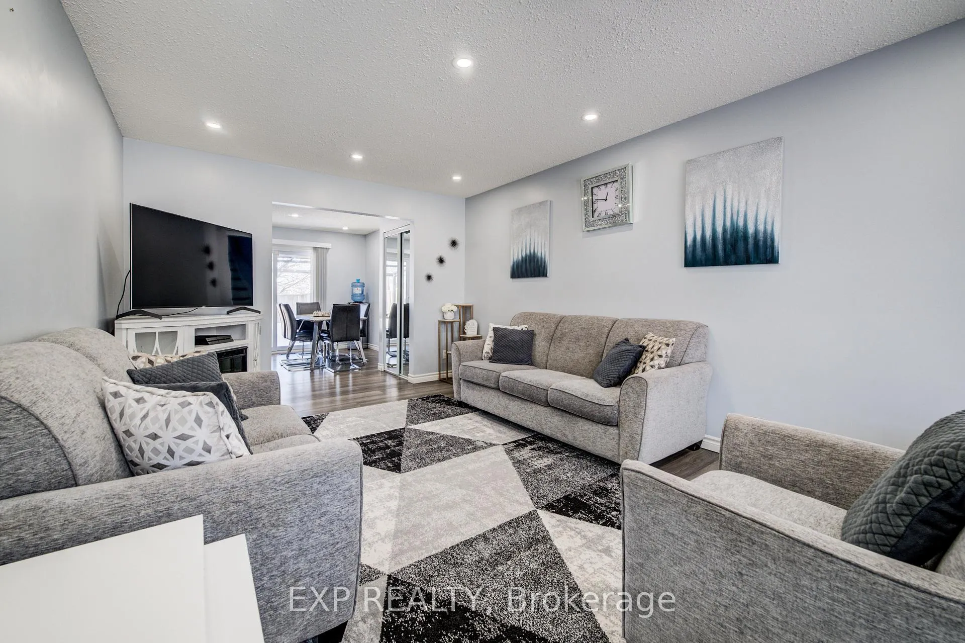 Photo 5 of 52 Uxbridge Crescent, Kitchener — HOMEH