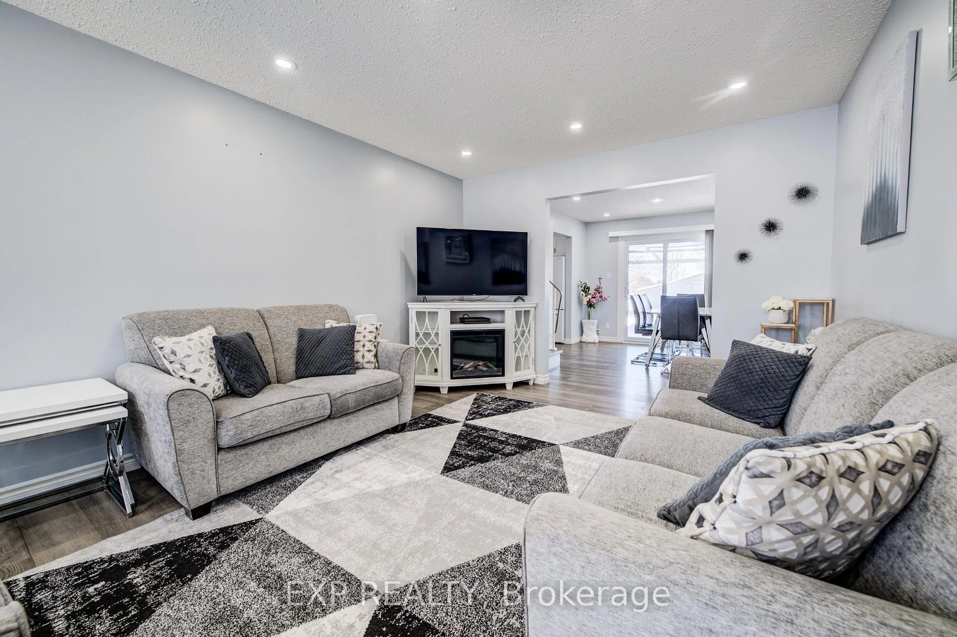 Photo 6 of 52 Uxbridge Crescent, Kitchener — HOMEH