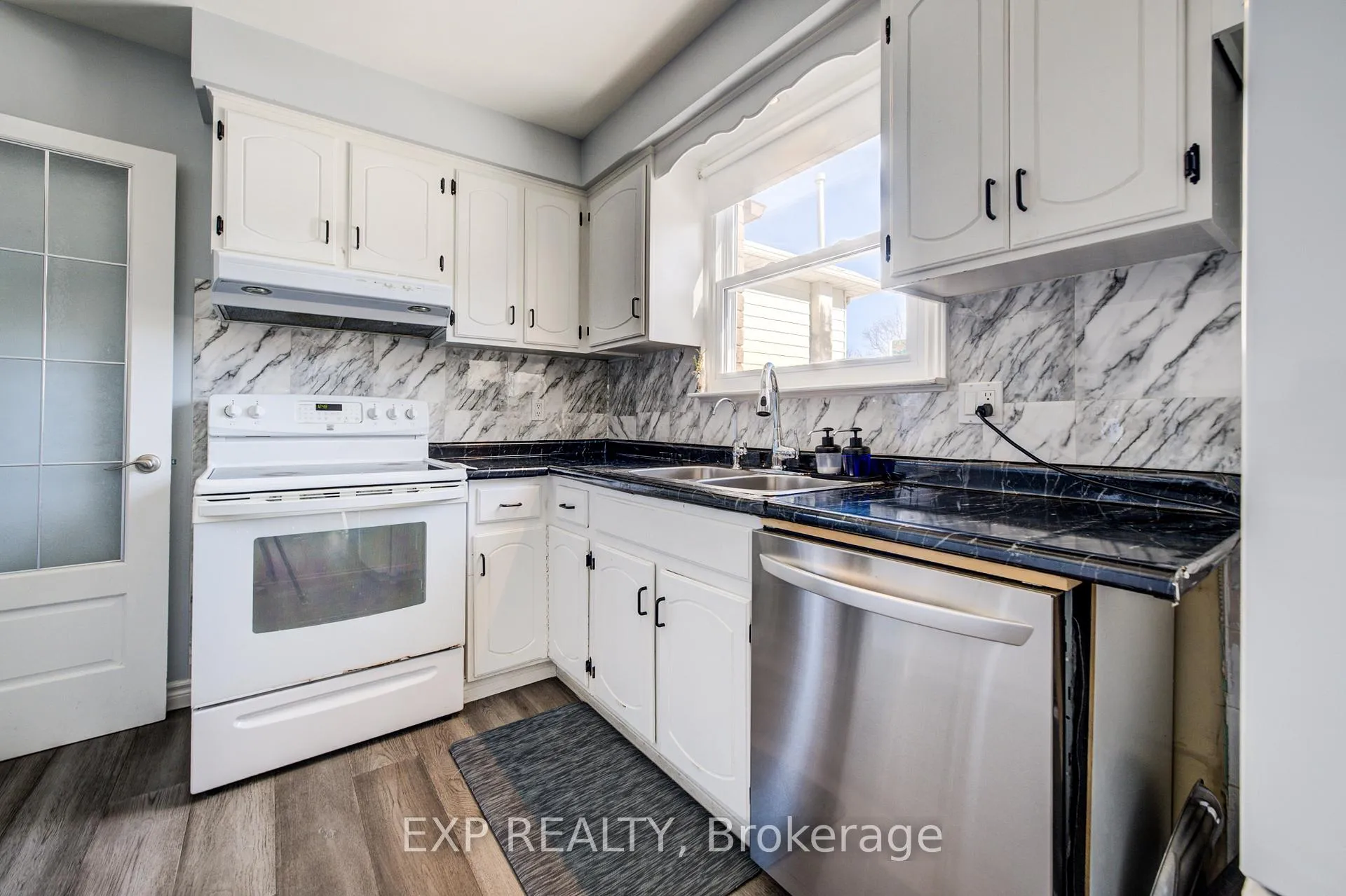 Photo 11 of 52 Uxbridge Crescent, Kitchener — HOMEH