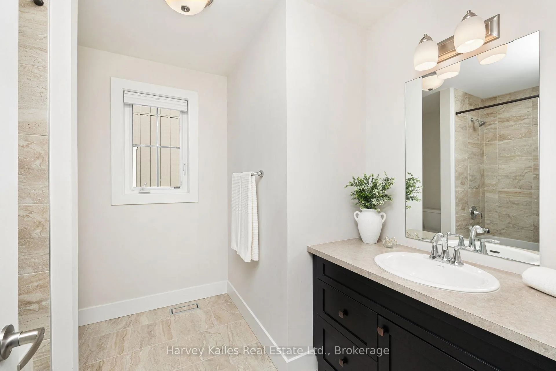 Photo 25 of 236 Yellow Birch Crescent, Blue Mountains — HOMEH