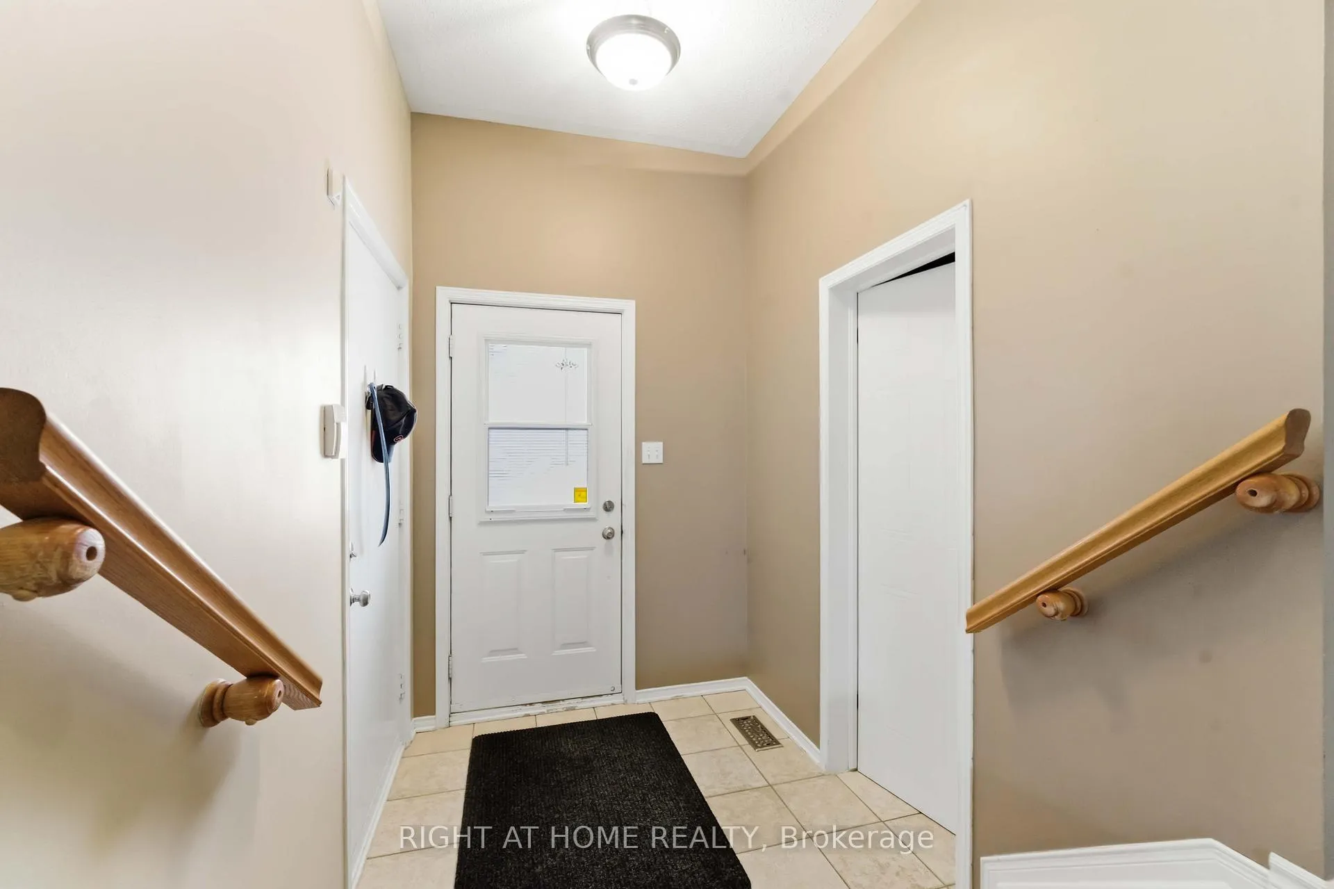 Photo 4 of 6254 Sablewood Place, Ottawa, Chapel Hill — HOMEH