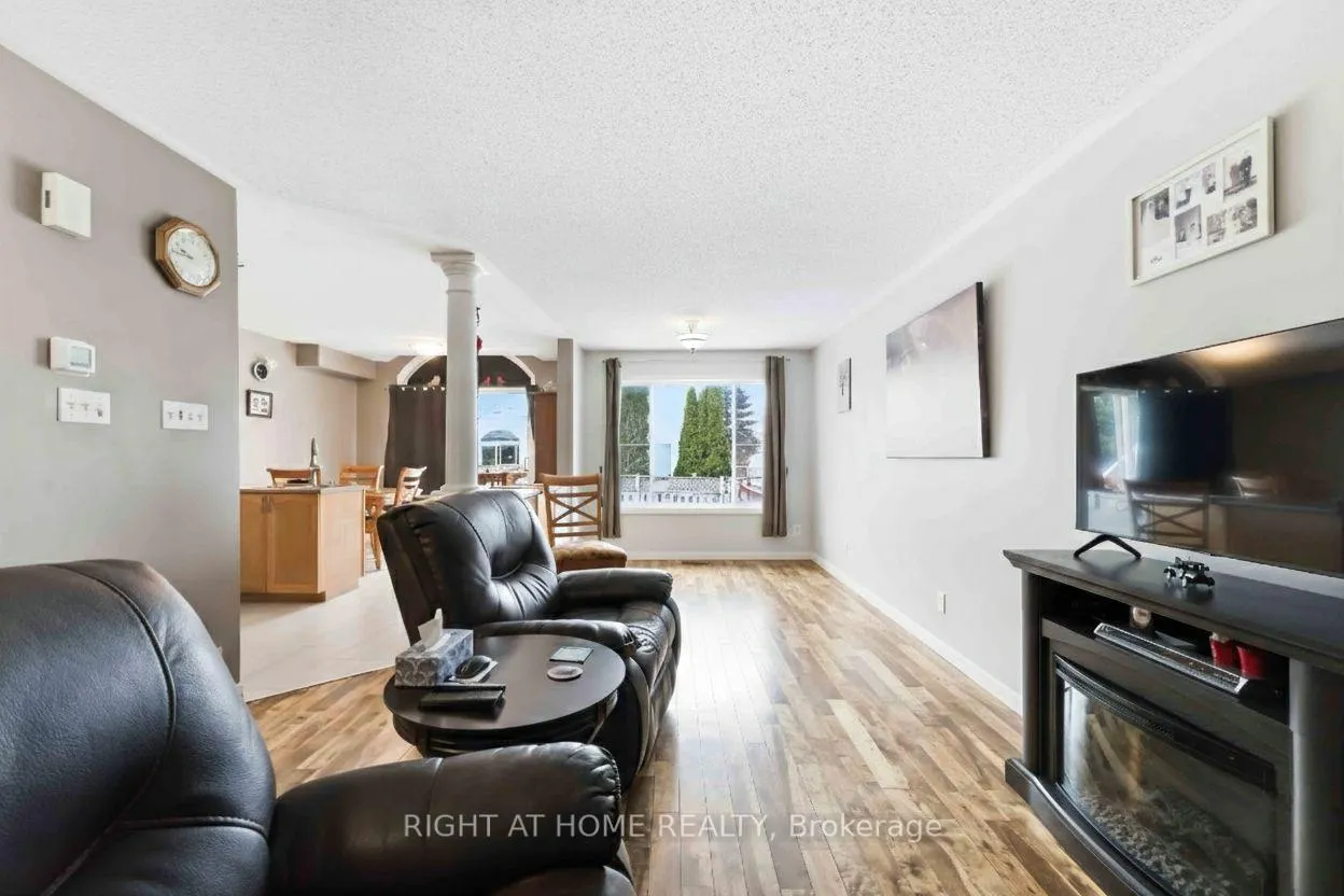 Photo 6 of 6254 Sablewood Place, Ottawa, Chapel Hill — HOMEH