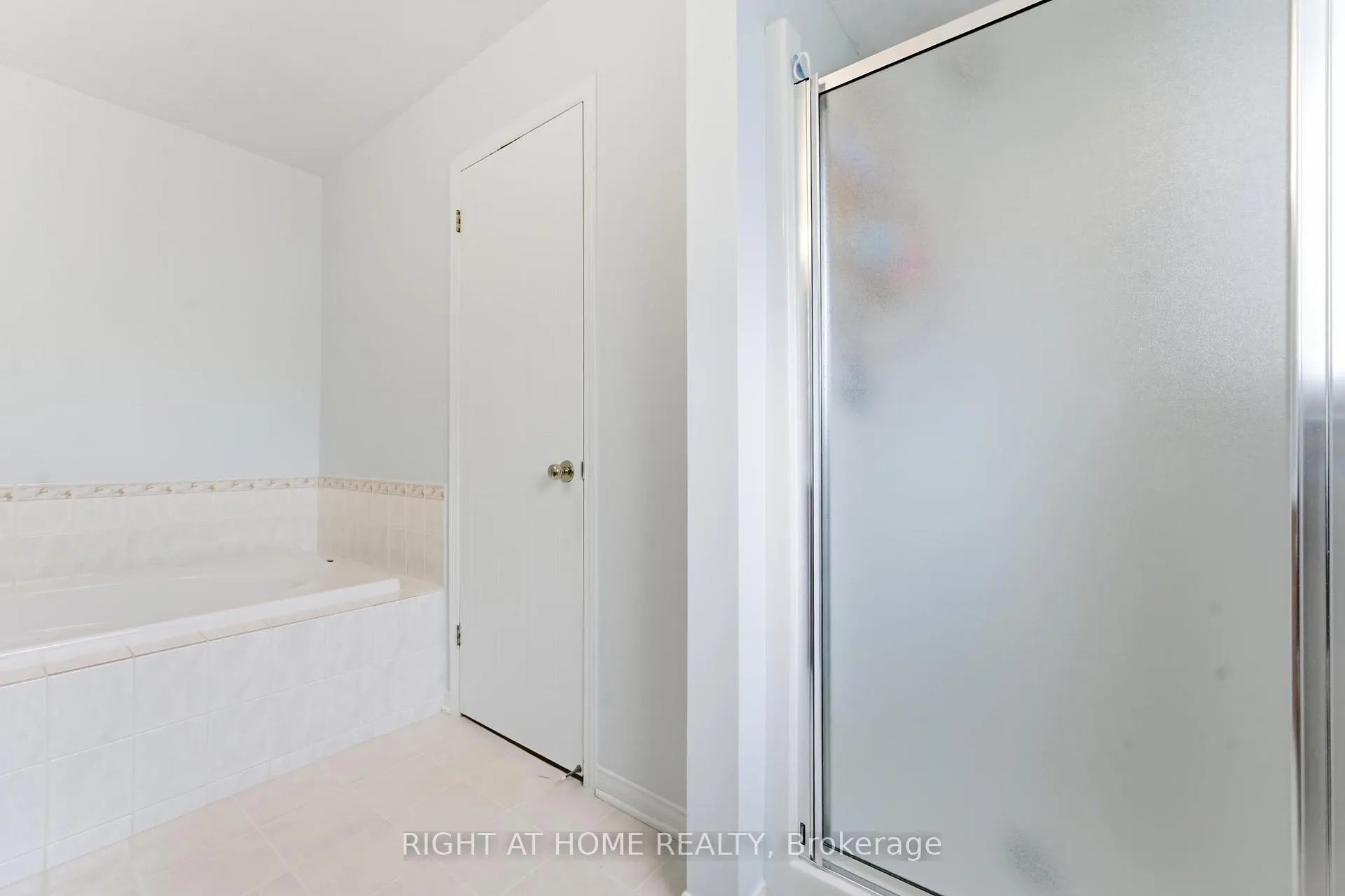 Photo 18 of 6254 Sablewood Place, Ottawa, Chapel Hill — HOMEH