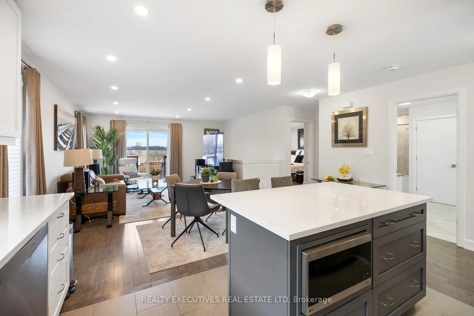 Photo 3 of 460 Arora Crescent S, North Dundas, Winchester — HOMEH