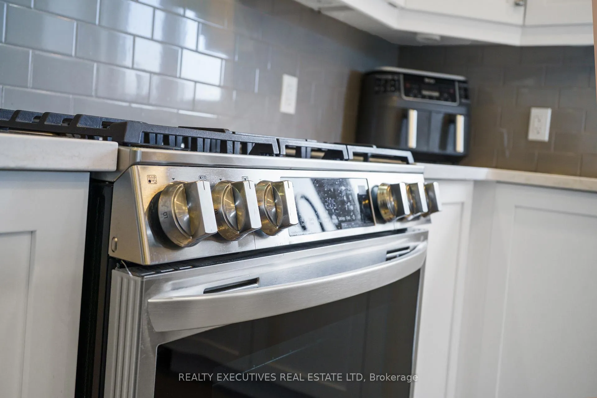 Photo 8 of 460 Arora Crescent S, North Dundas, Winchester — HOMEH