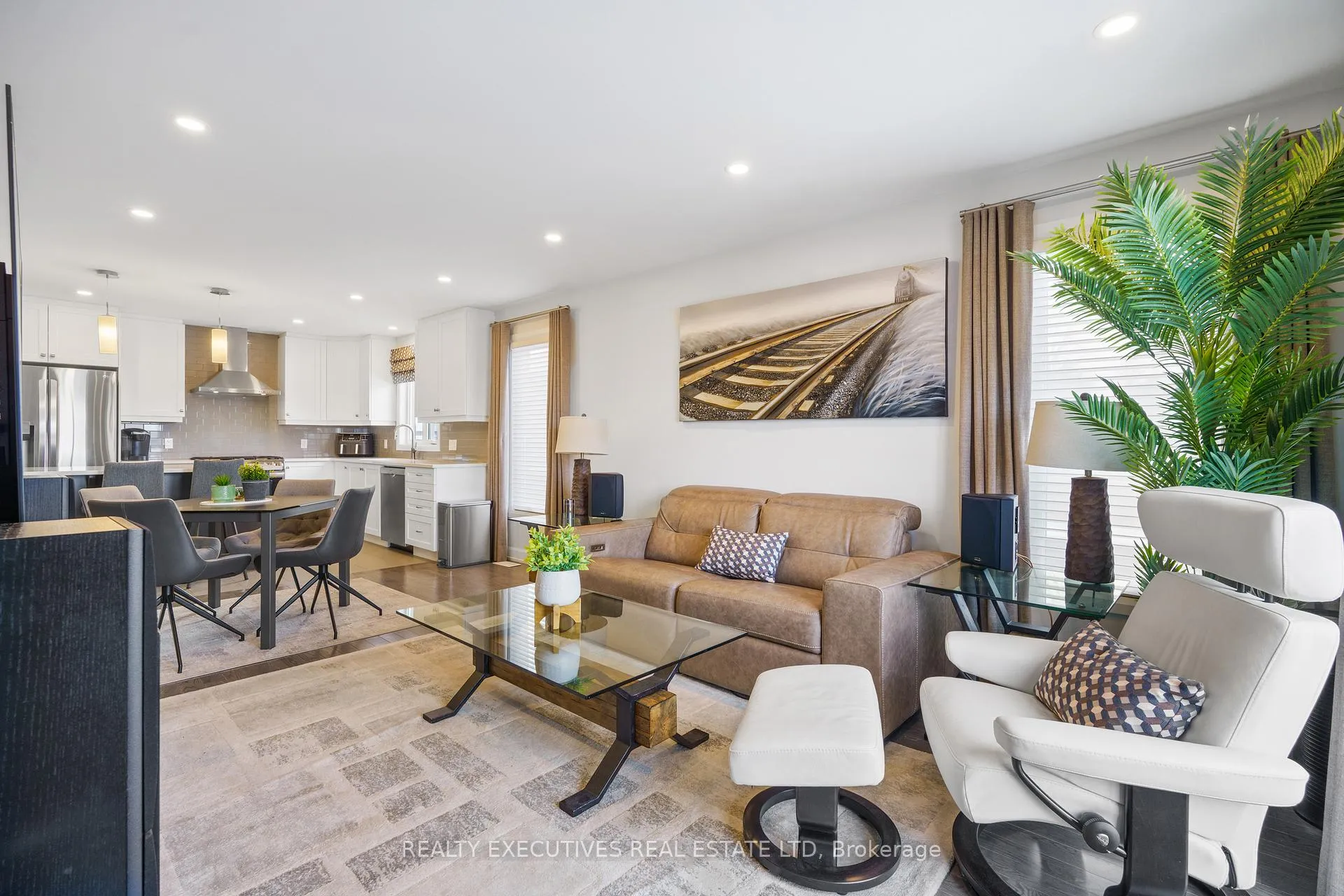 Photo 11 of 460 Arora Crescent S, North Dundas, Winchester — HOMEH