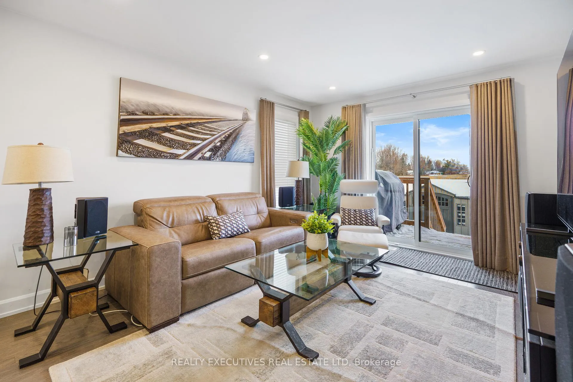 Photo 12 of 460 Arora Crescent S, North Dundas, Winchester — HOMEH