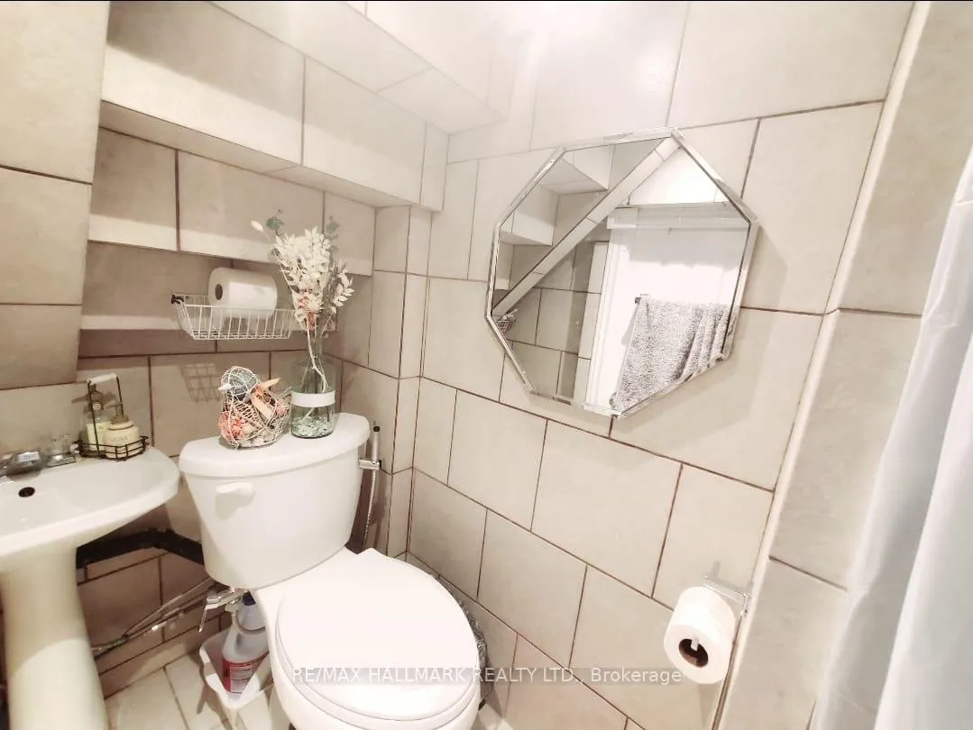 Photo 6 of Unit Bsmt, 21 Khedive Avenue, Toronto, Englemount-Lawrence — HOMEH