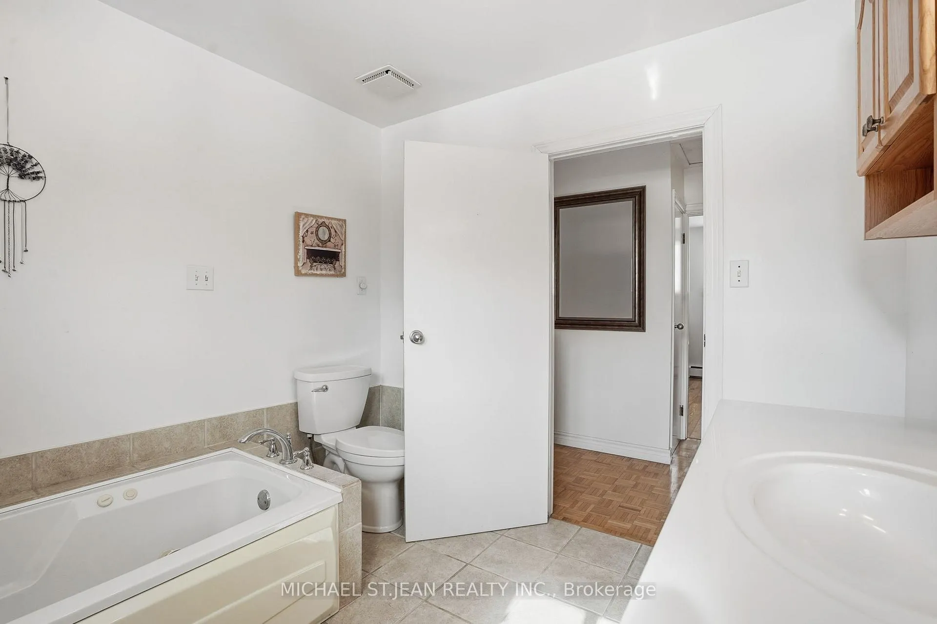 Photo 17 of 268 Canboro Road, Pelham, Fonthill — HOMEH