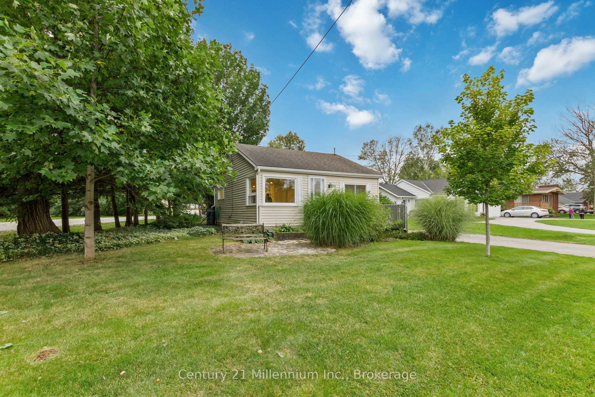 Photo 2 of 512 Grandview Drive, Meaford — HOMEH