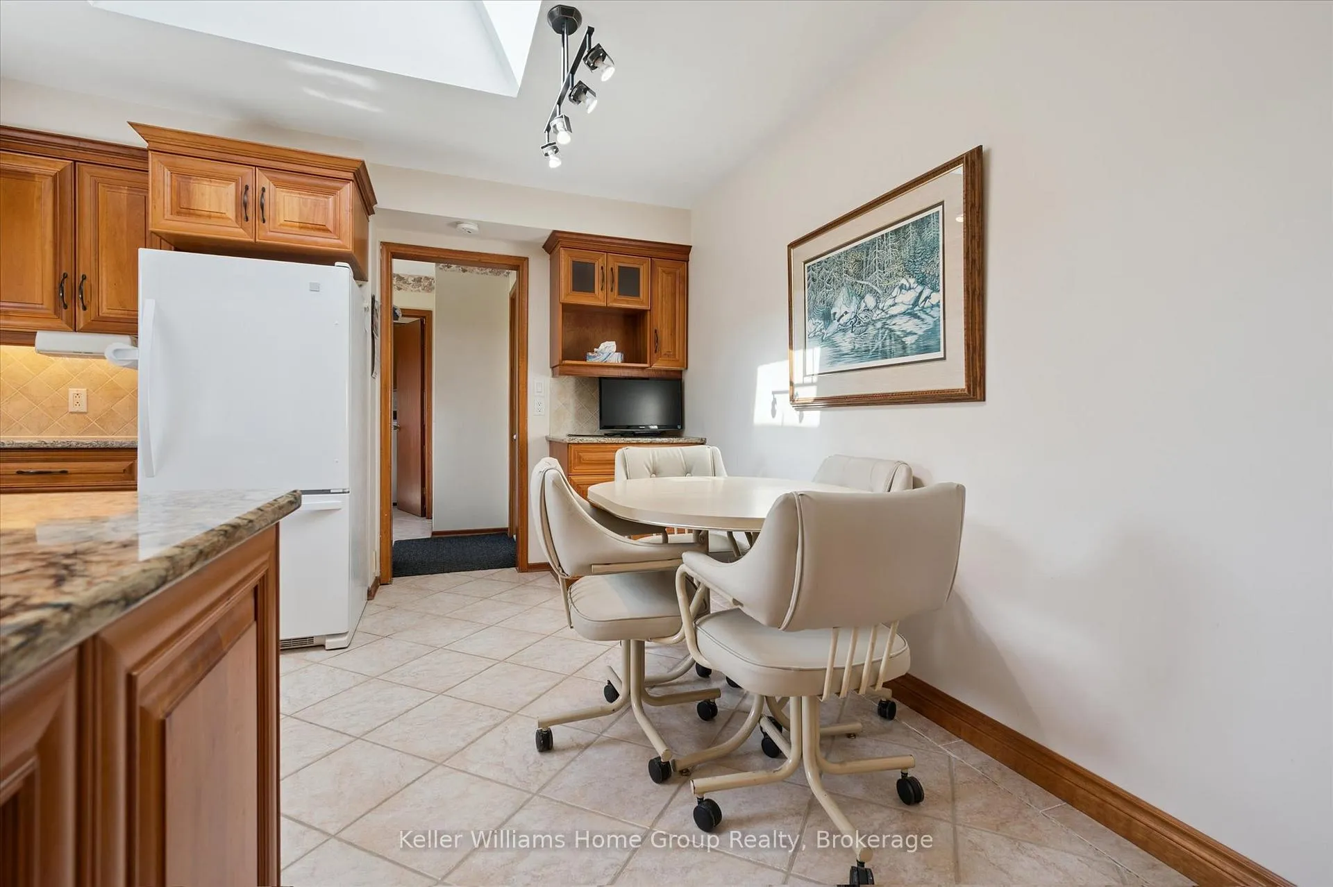 Photo 17 of 27 Peel Street E, Mapleton, Rural Mapleton — HOMEH