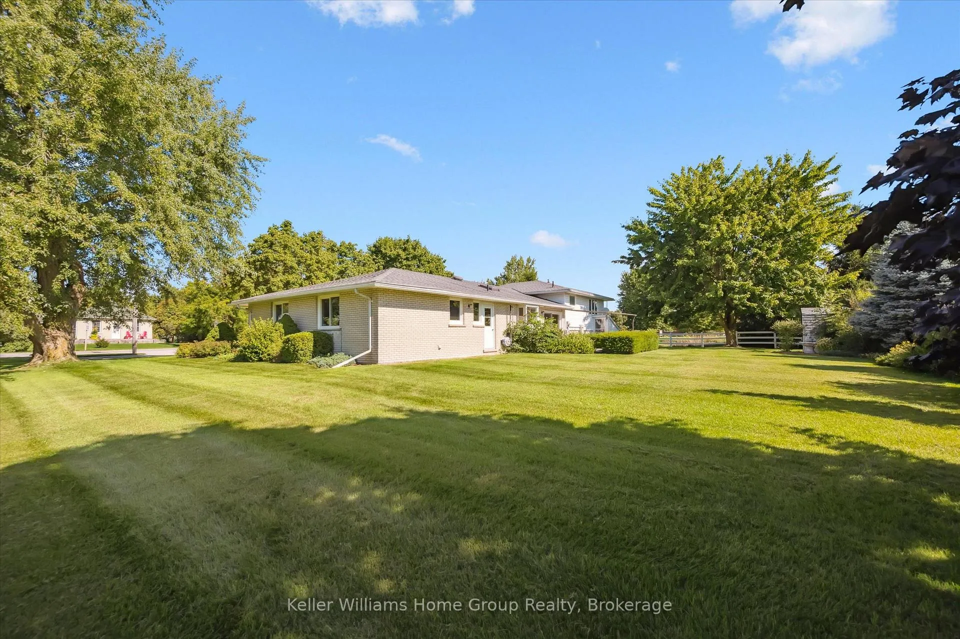Photo 32 of 27 Peel Street E, Mapleton, Rural Mapleton — HOMEH