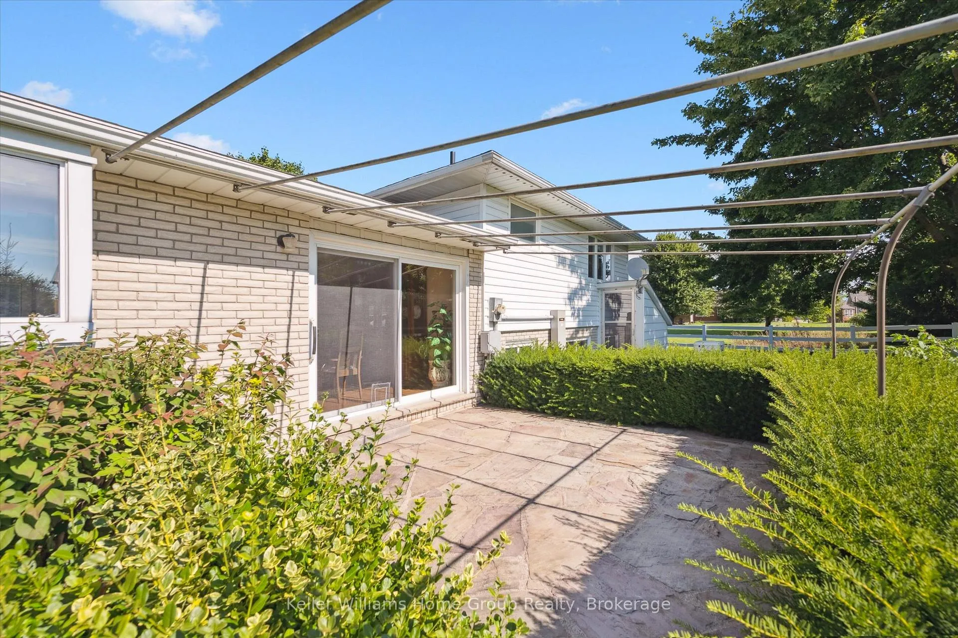 Photo 34 of 27 Peel Street E, Mapleton, Rural Mapleton — HOMEH