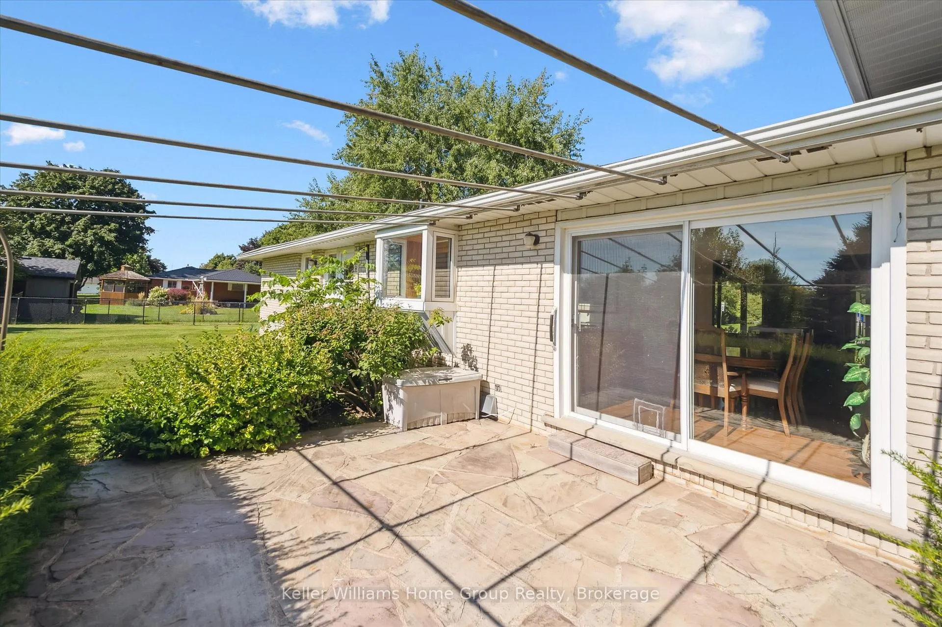 Photo 35 of 27 Peel Street E, Mapleton, Rural Mapleton — HOMEH
