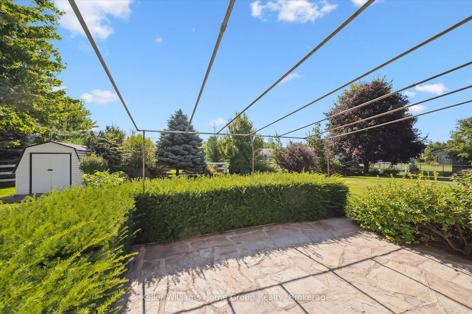 Photo 36 of 27 Peel Street E, Mapleton, Rural Mapleton — HOMEH