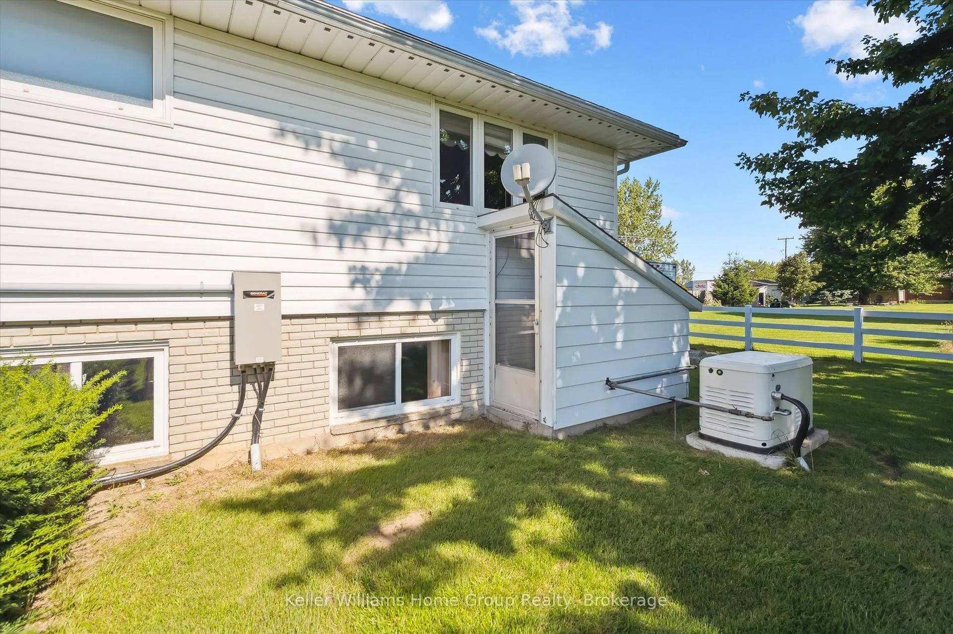 Photo 37 of 27 Peel Street E, Mapleton, Rural Mapleton — HOMEH