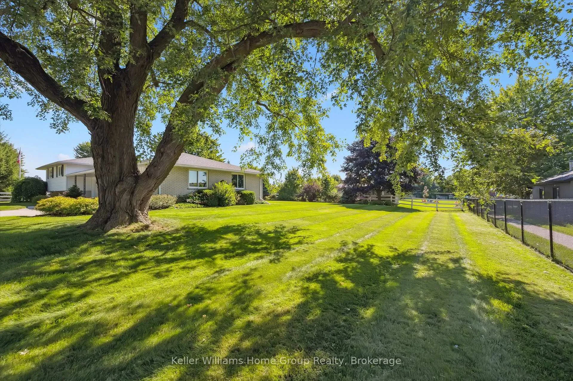 Photo 40 of 27 Peel Street E, Mapleton, Rural Mapleton — HOMEH