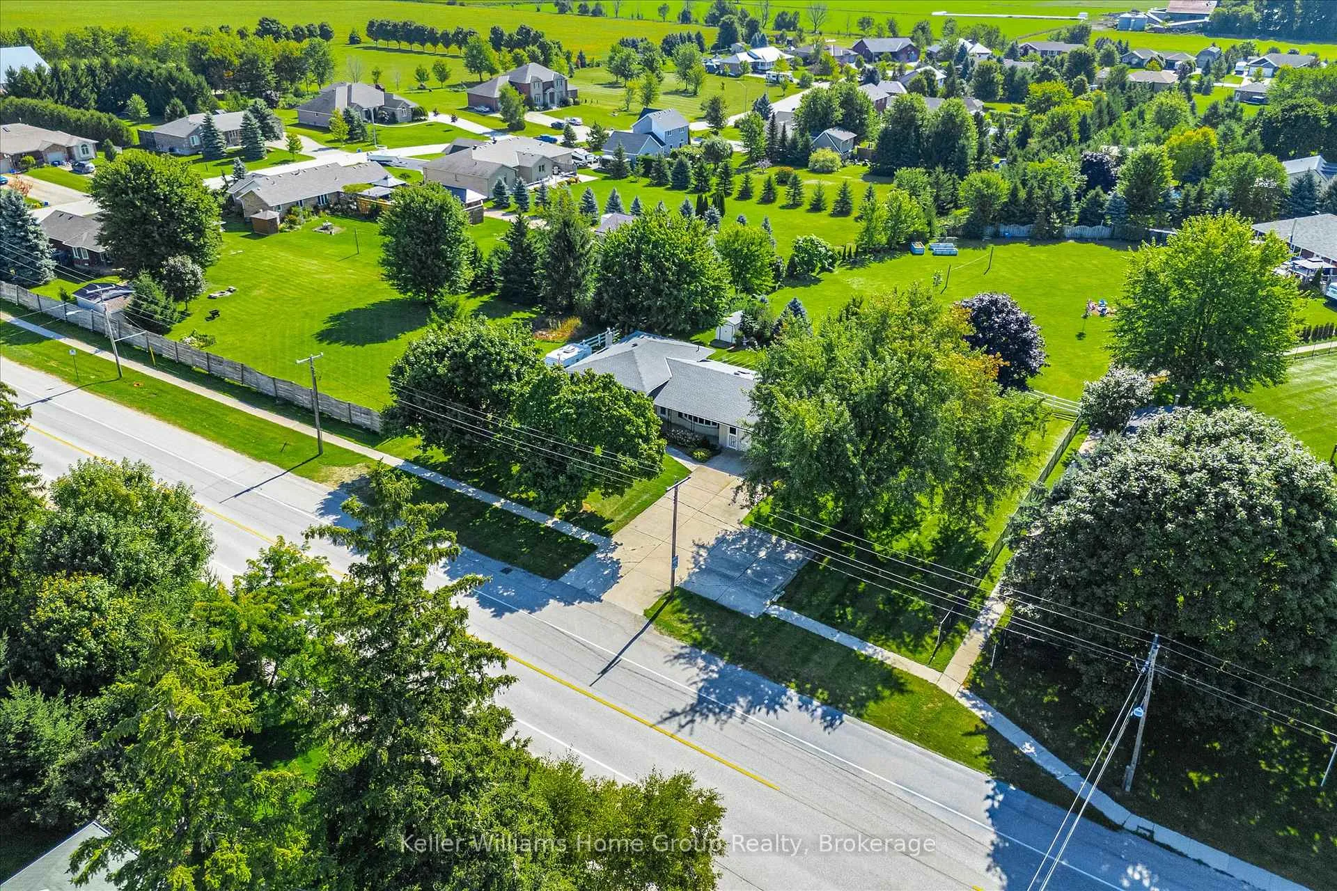 Photo 43 of 27 Peel Street E, Mapleton, Rural Mapleton — HOMEH