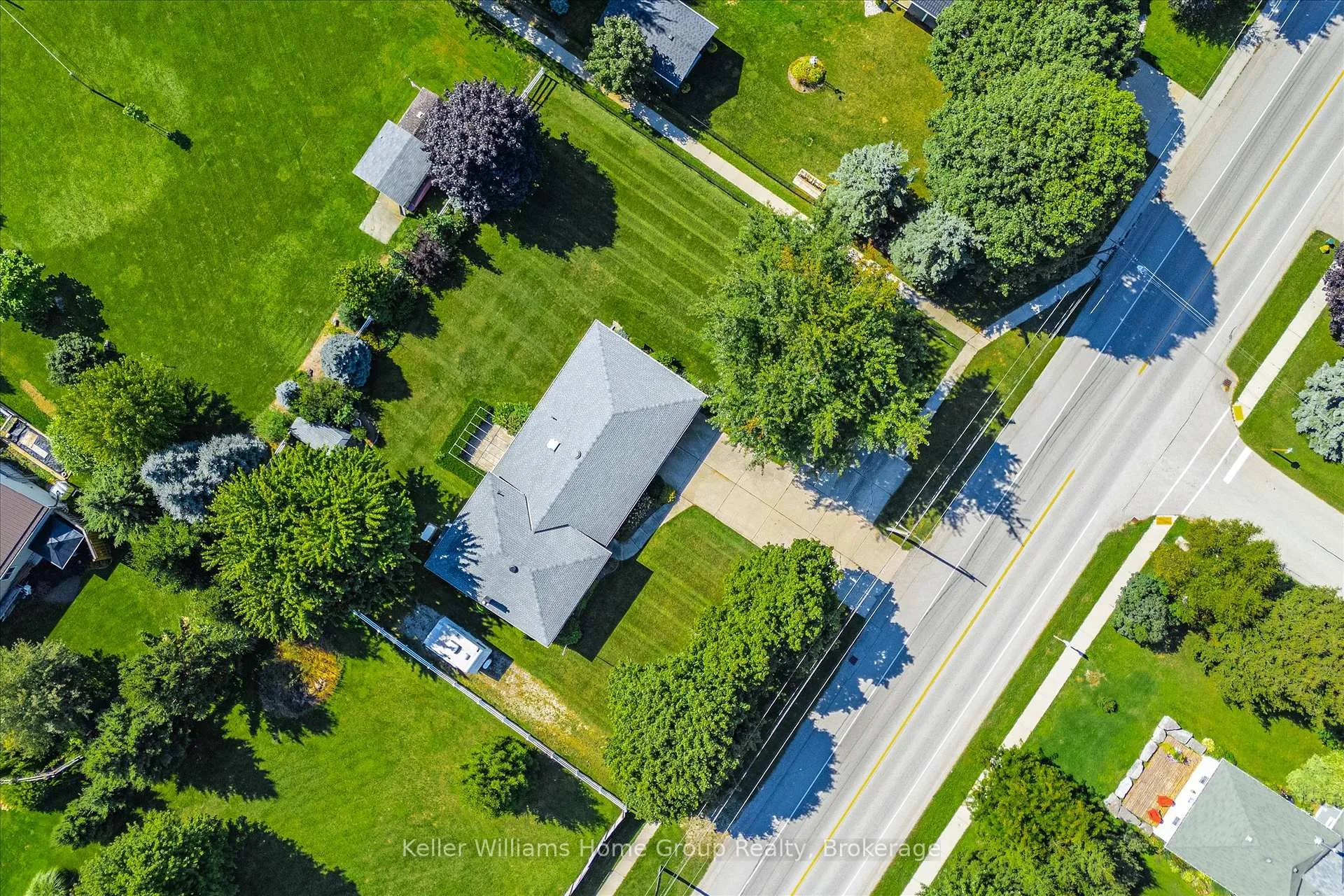 Photo 44 of 27 Peel Street E, Mapleton, Rural Mapleton — HOMEH