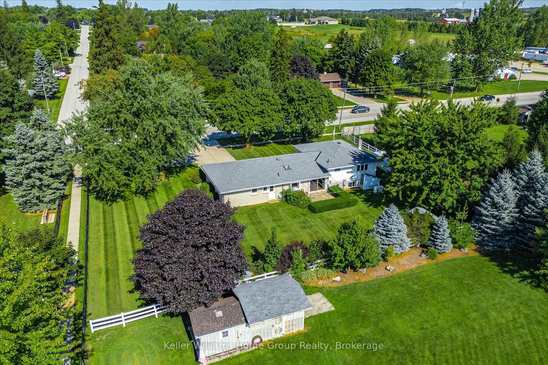 Photo 45 of 27 Peel Street E, Mapleton, Rural Mapleton — HOMEH