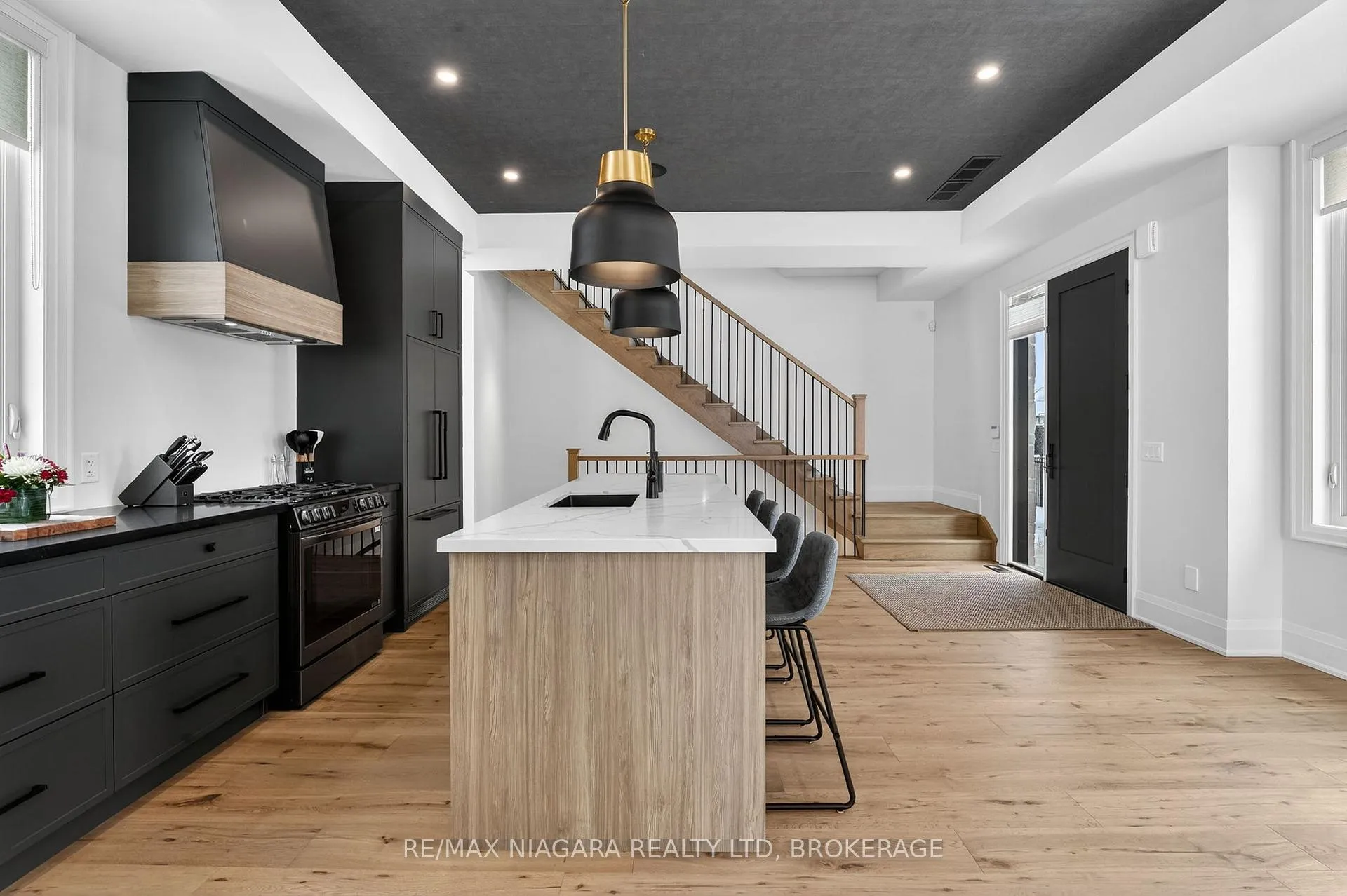 Photo 10 of 39 Ivy Crescent, Thorold, Confederation Heights — HOMEH