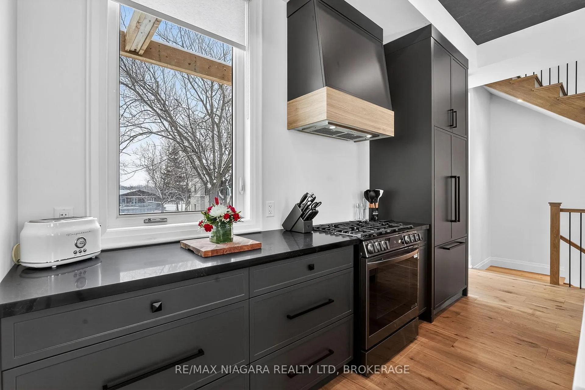 Photo 11 of 39 Ivy Crescent, Thorold, Confederation Heights — HOMEH