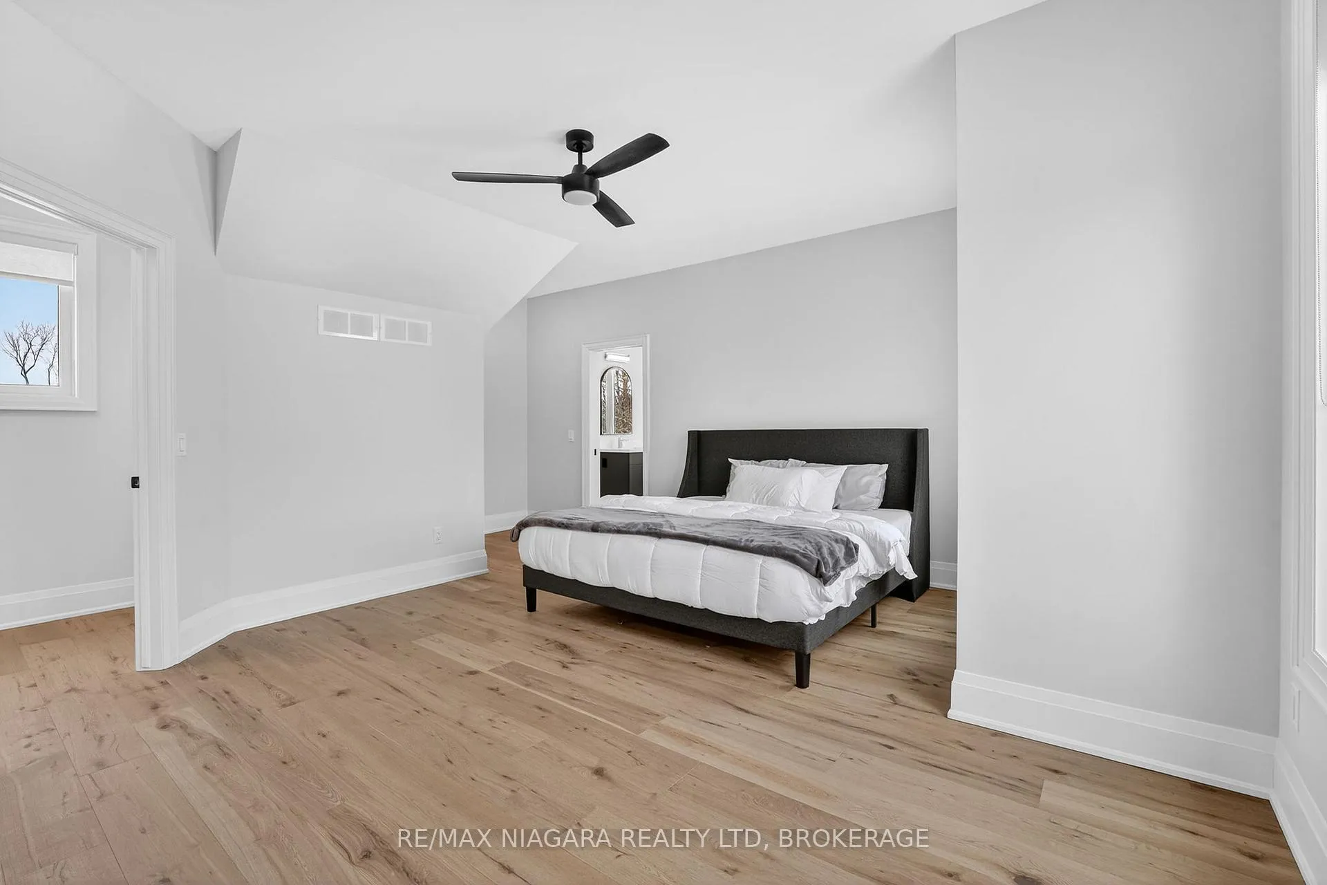 Photo 22 of 39 Ivy Crescent, Thorold, Confederation Heights — HOMEH