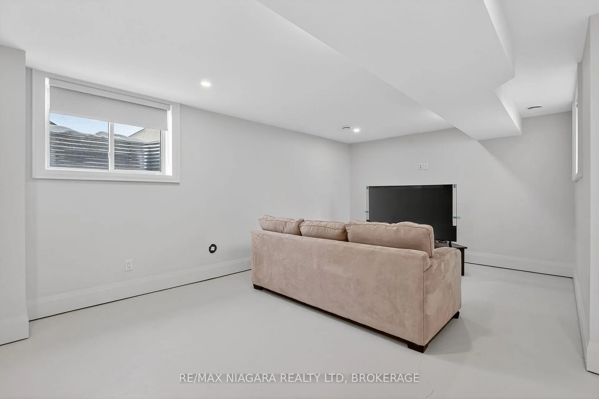 Photo 38 of 39 Ivy Crescent, Thorold, Confederation Heights — HOMEH
