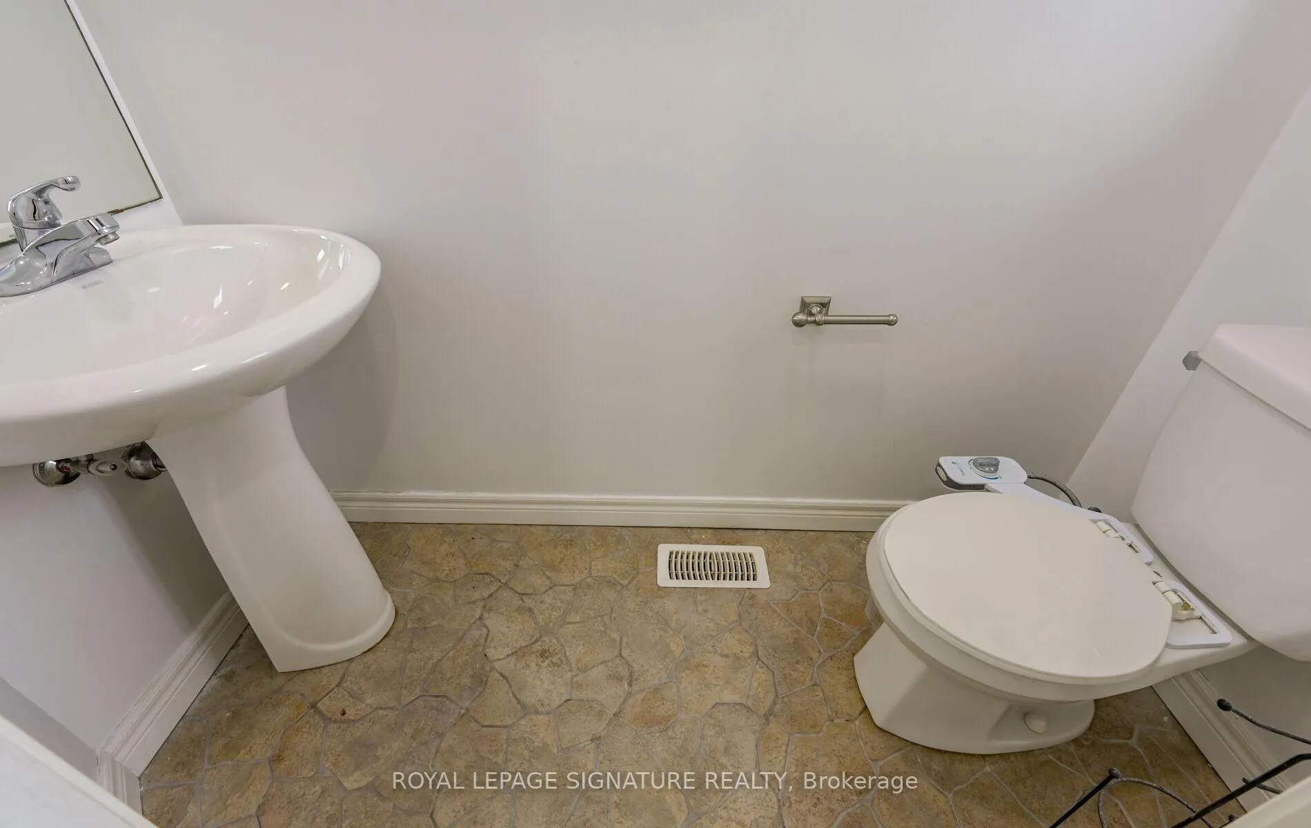 Photo 6 of Unit Upper Level b, 96 Highgate Drive, Hamilton, Stoney Creek Mountain — HOMEH