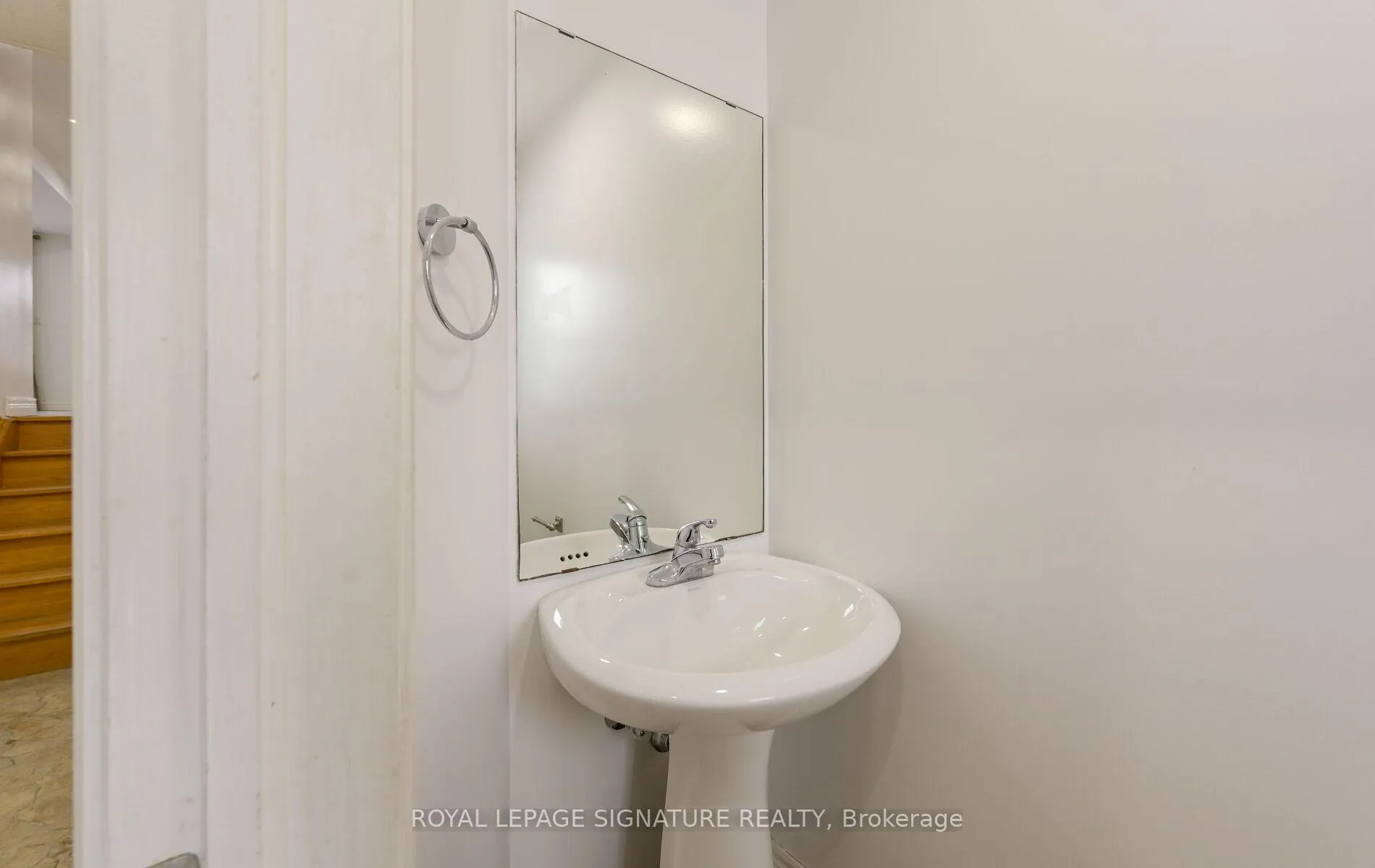 Photo 7 of Unit Upper Level b, 96 Highgate Drive, Hamilton, Stoney Creek Mountain — HOMEH