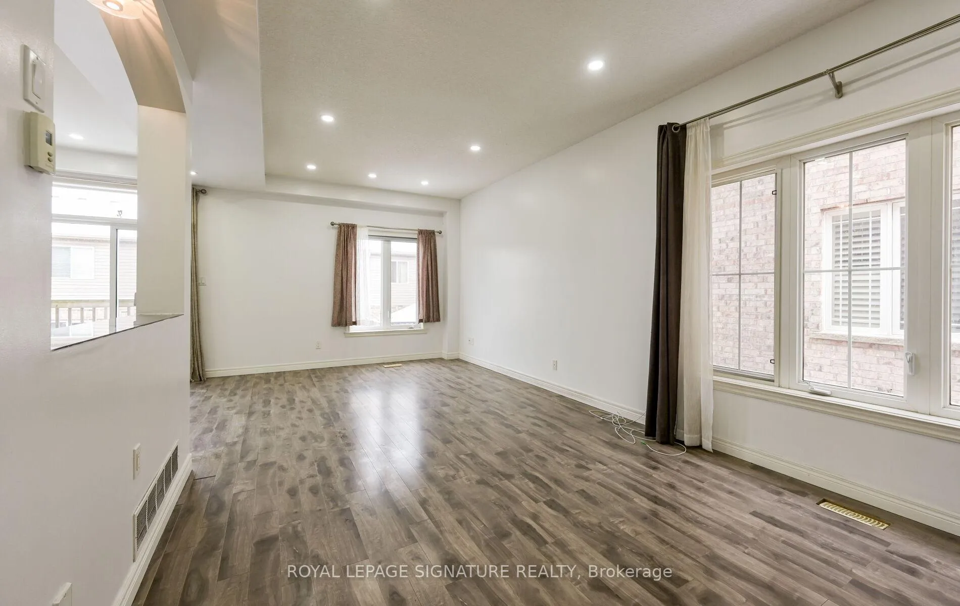 Photo 9 of Unit Upper Level b, 96 Highgate Drive, Hamilton, Stoney Creek Mountain — HOMEH