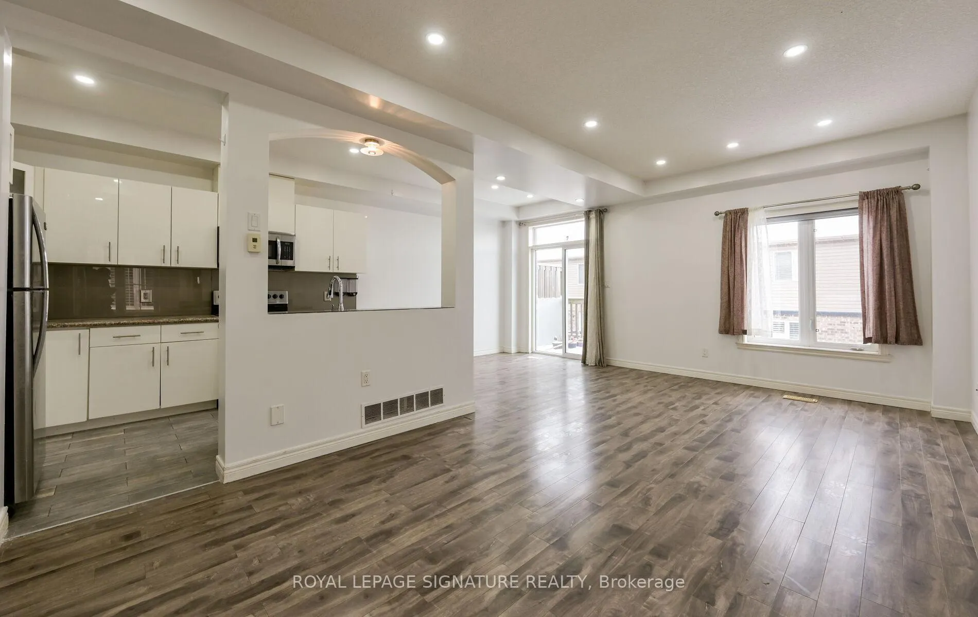 Photo 10 of Unit Upper Level b, 96 Highgate Drive, Hamilton, Stoney Creek Mountain — HOMEH