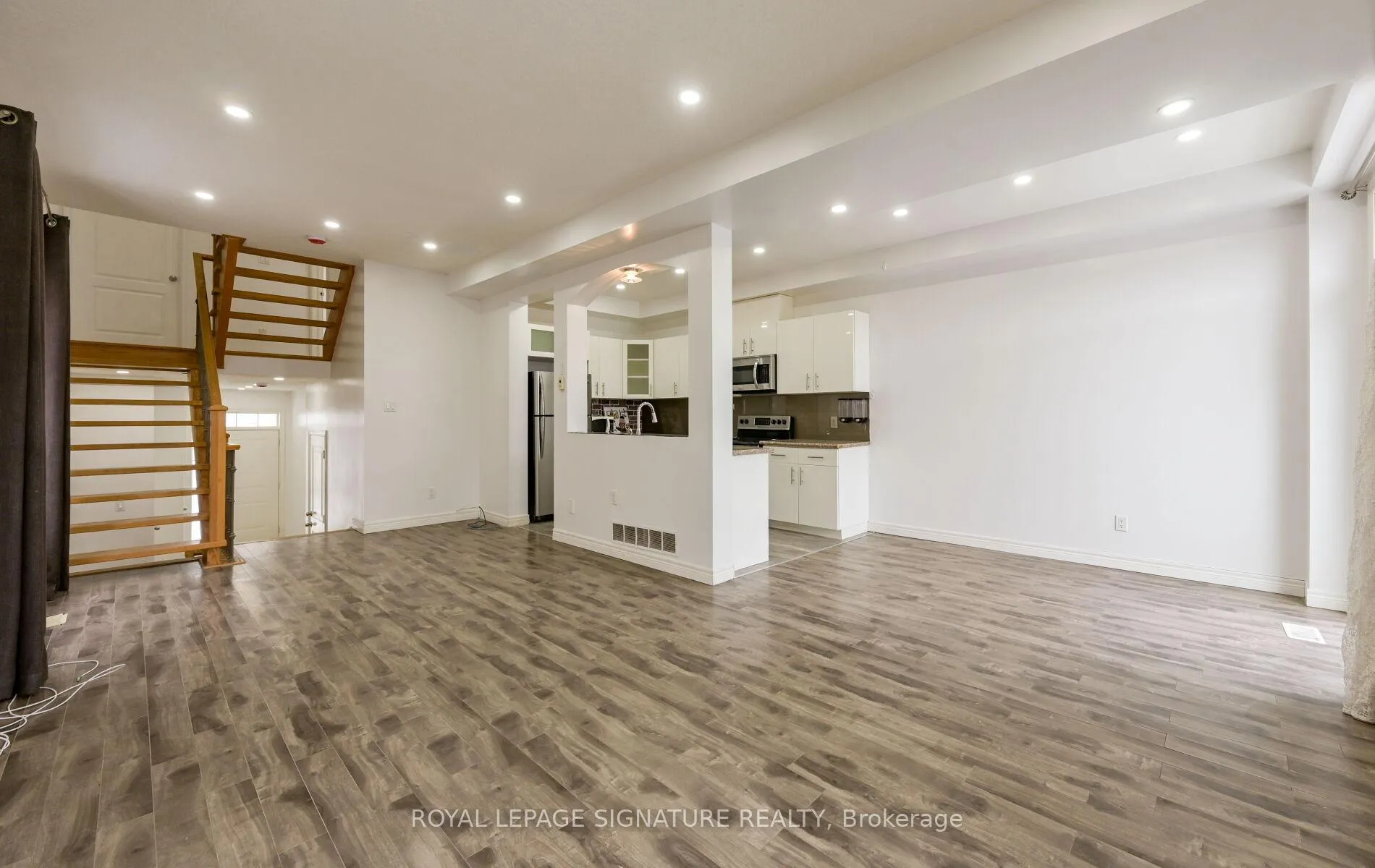 Photo 11 of Unit Upper Level b, 96 Highgate Drive, Hamilton, Stoney Creek Mountain — HOMEH