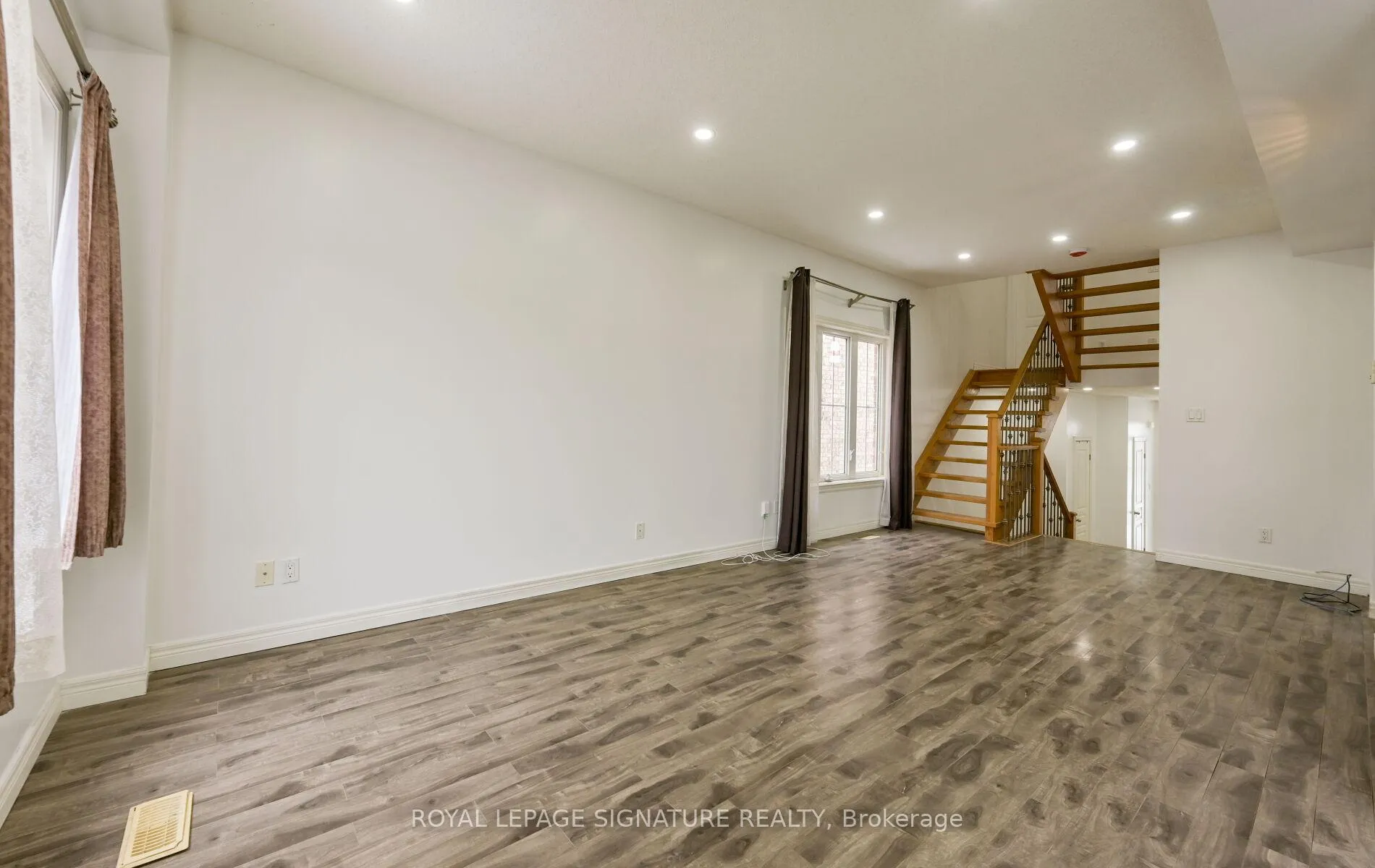 Photo 12 of Unit Upper Level b, 96 Highgate Drive, Hamilton, Stoney Creek Mountain — HOMEH