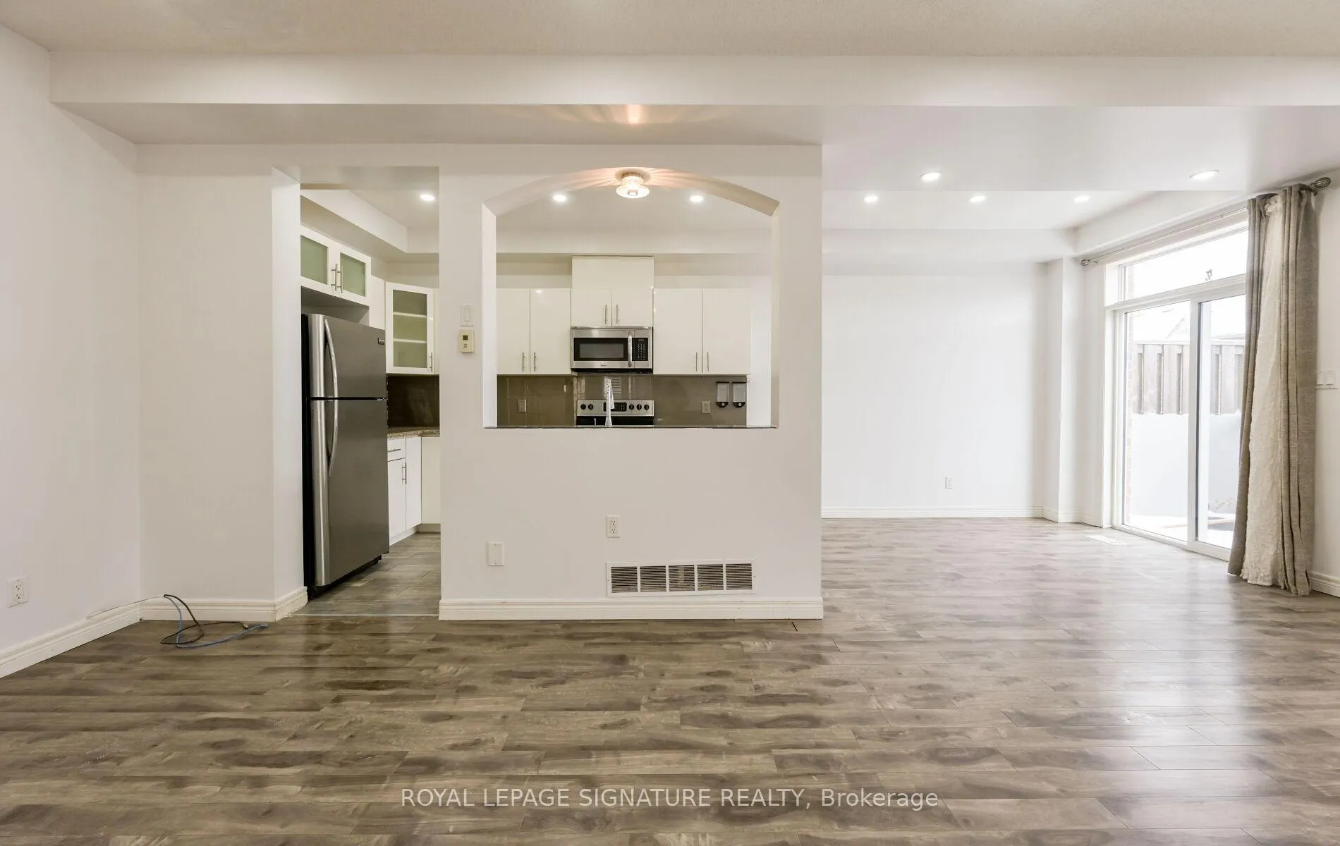 Photo 13 of Unit Upper Level b, 96 Highgate Drive, Hamilton, Stoney Creek Mountain — HOMEH